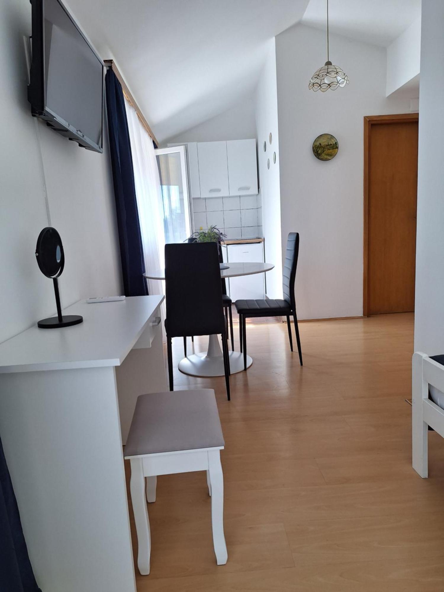 Apartments Kozjan Karlovac Exterior foto