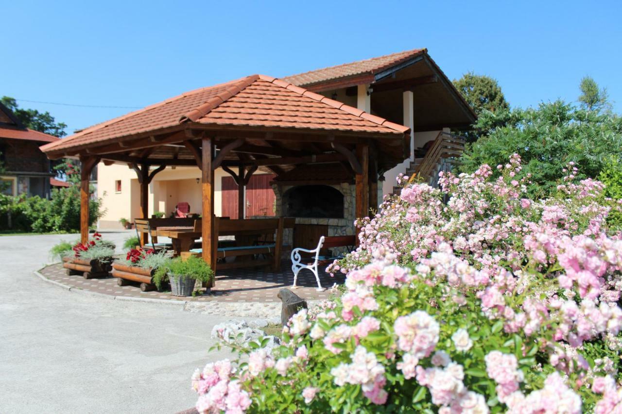 Apartments Kozjan Karlovac Exterior foto